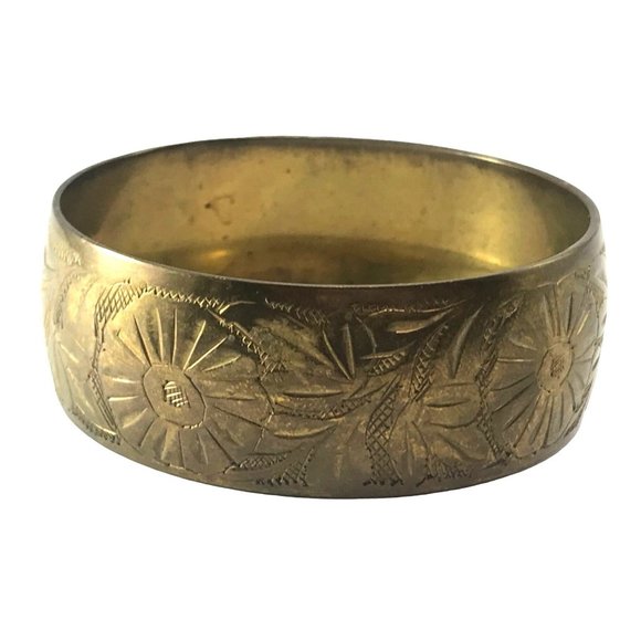 Vintage Wide Brass Bangle Bracelet with Etched Floral Daisy or Sunflower Design - Picture 4 of 5